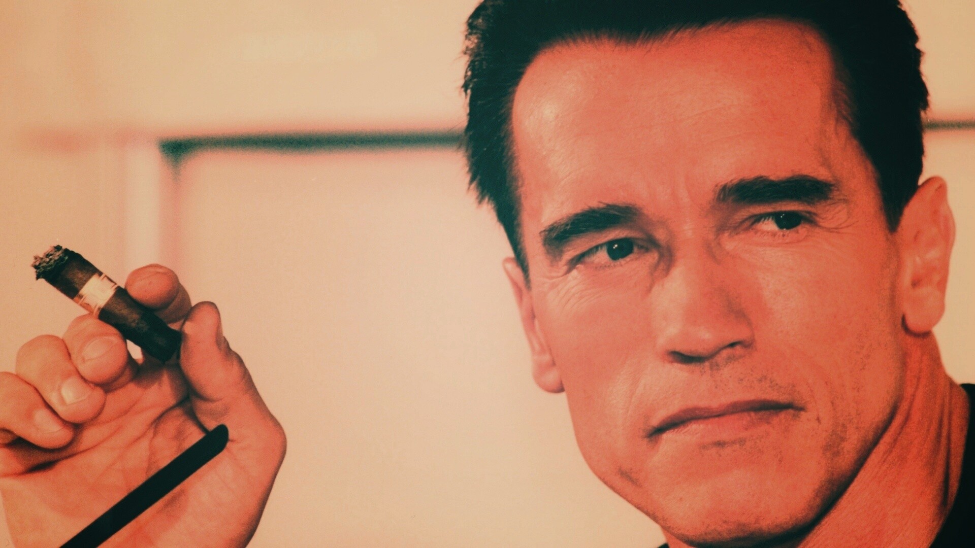 Арнольд Шварцнеггер с сигарой обои