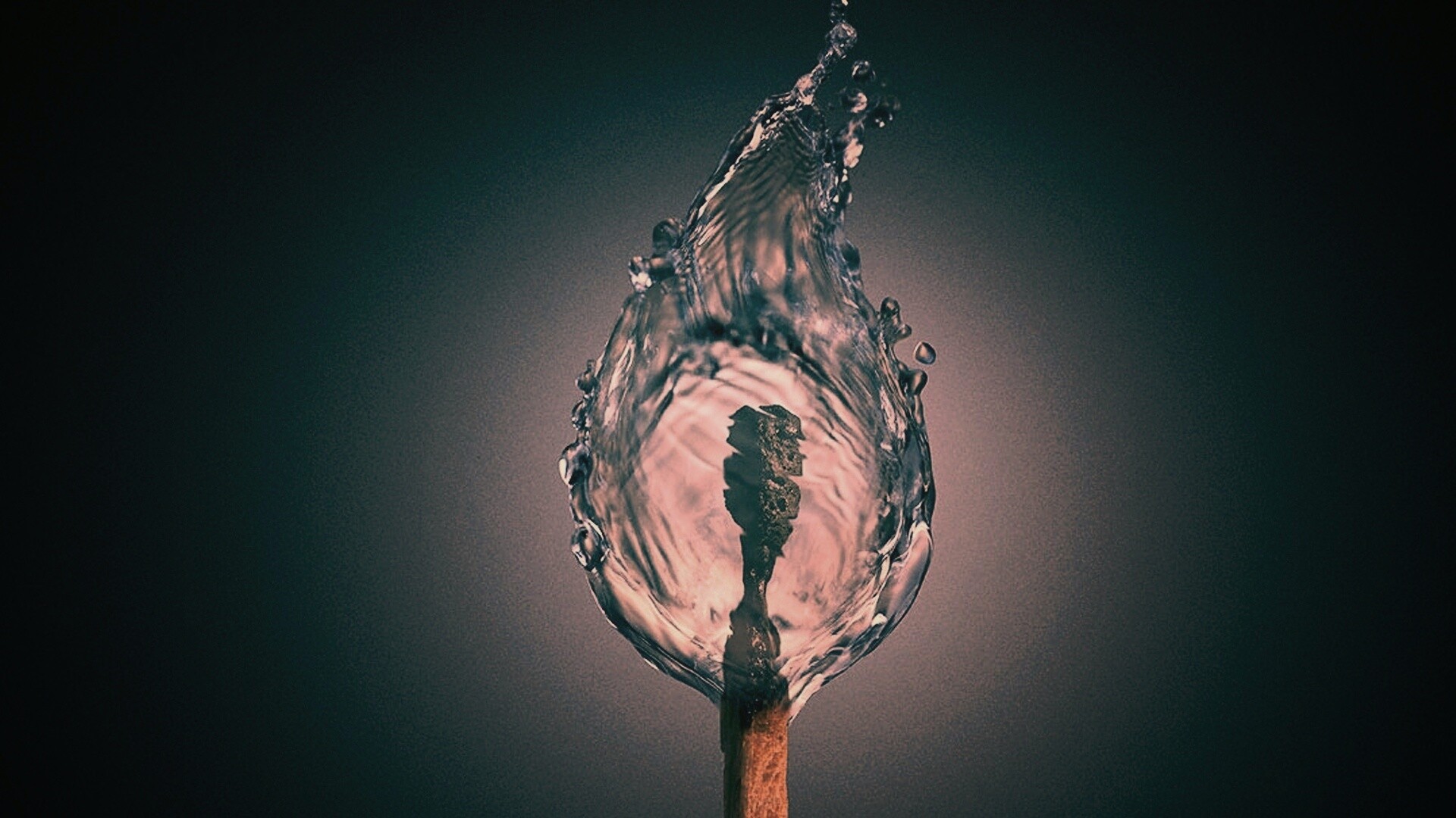 Водяное пламя спички обои