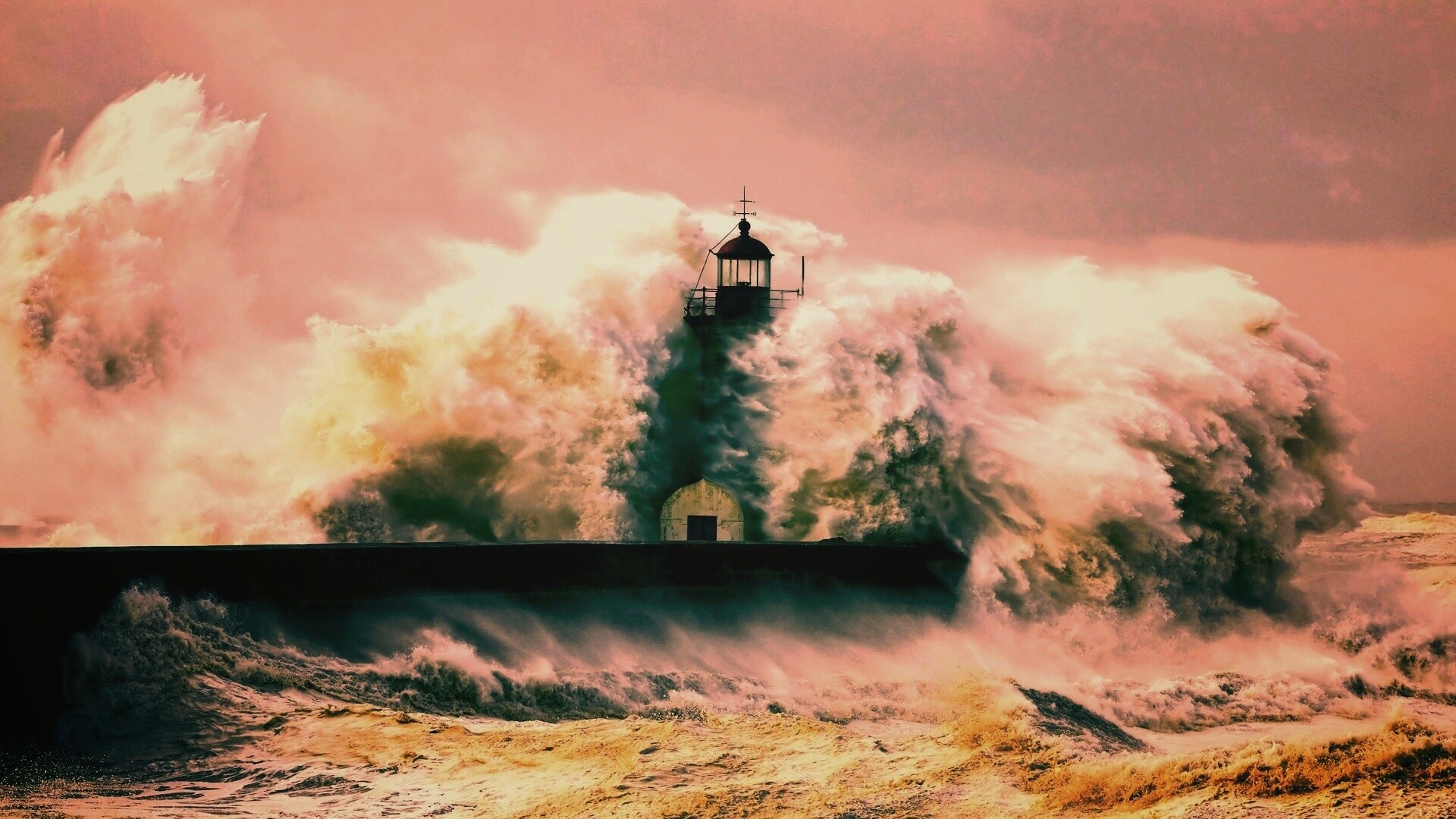 Маяк в шторм обои