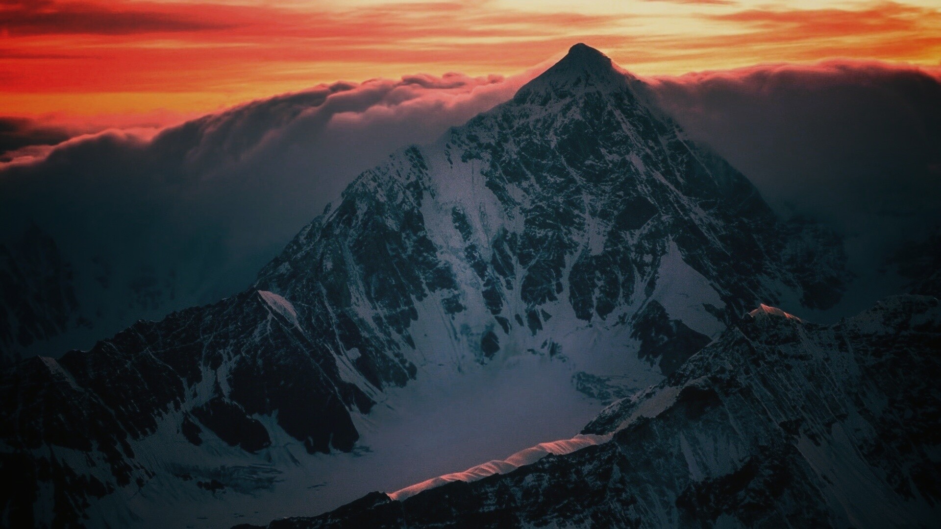 Гора на закате обои