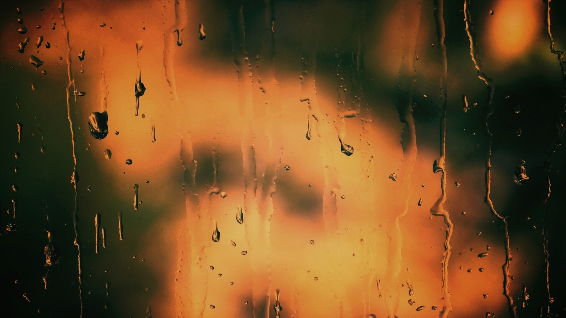 Текущая по стеклу вода обои