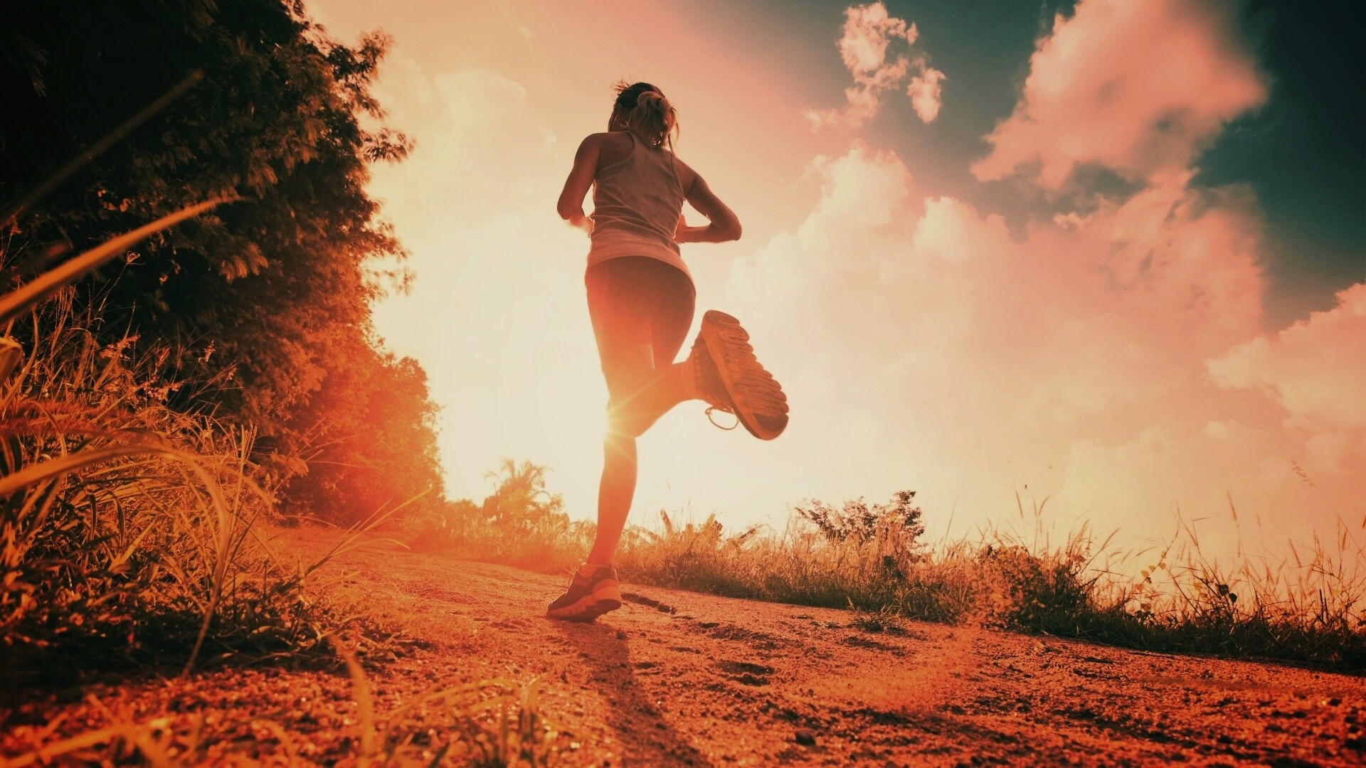 Девушка на пробежке обои