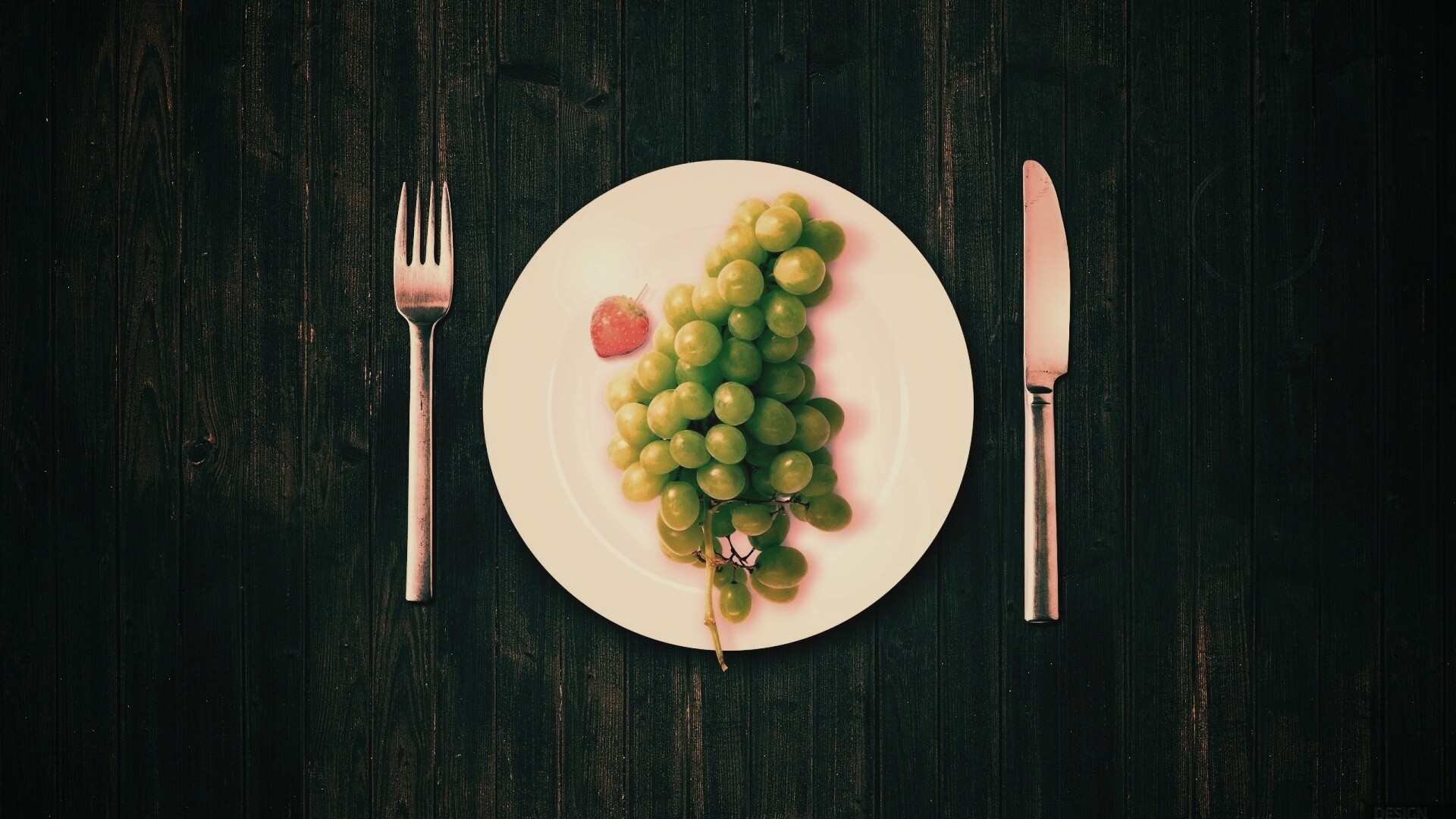 Виноград с клубникой обои