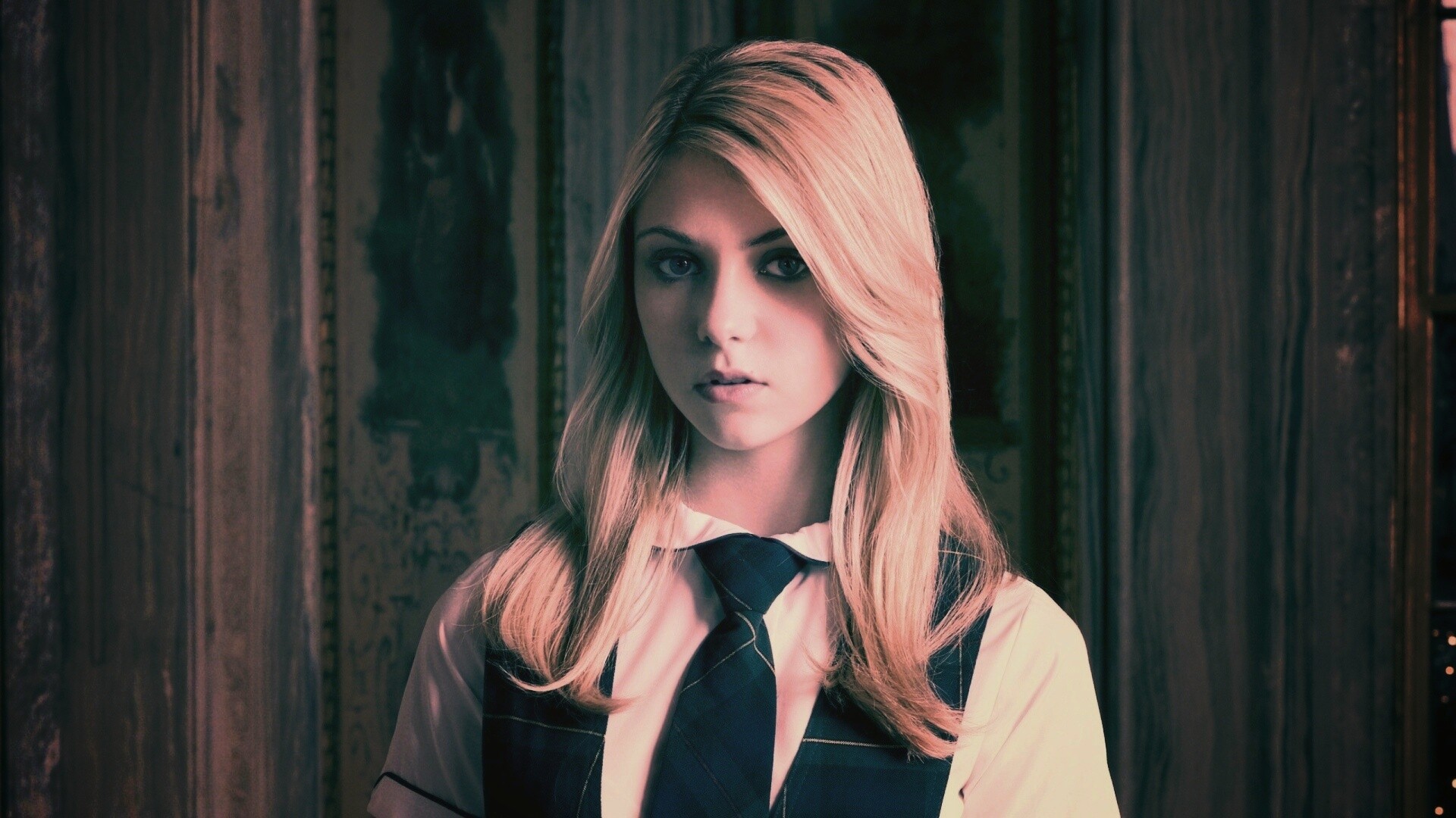 Тейлор Момсен обои