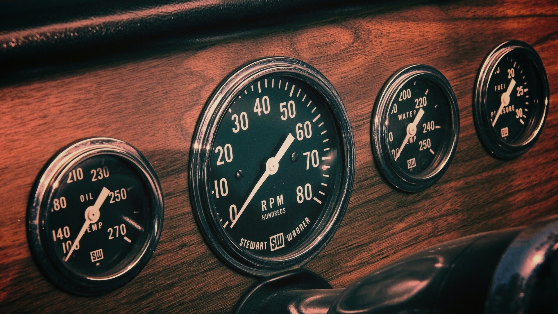 Приборная панель автомобиля Dodge обои