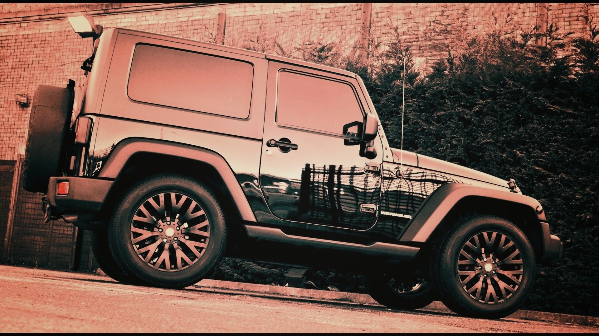 Черный внедорожник обои