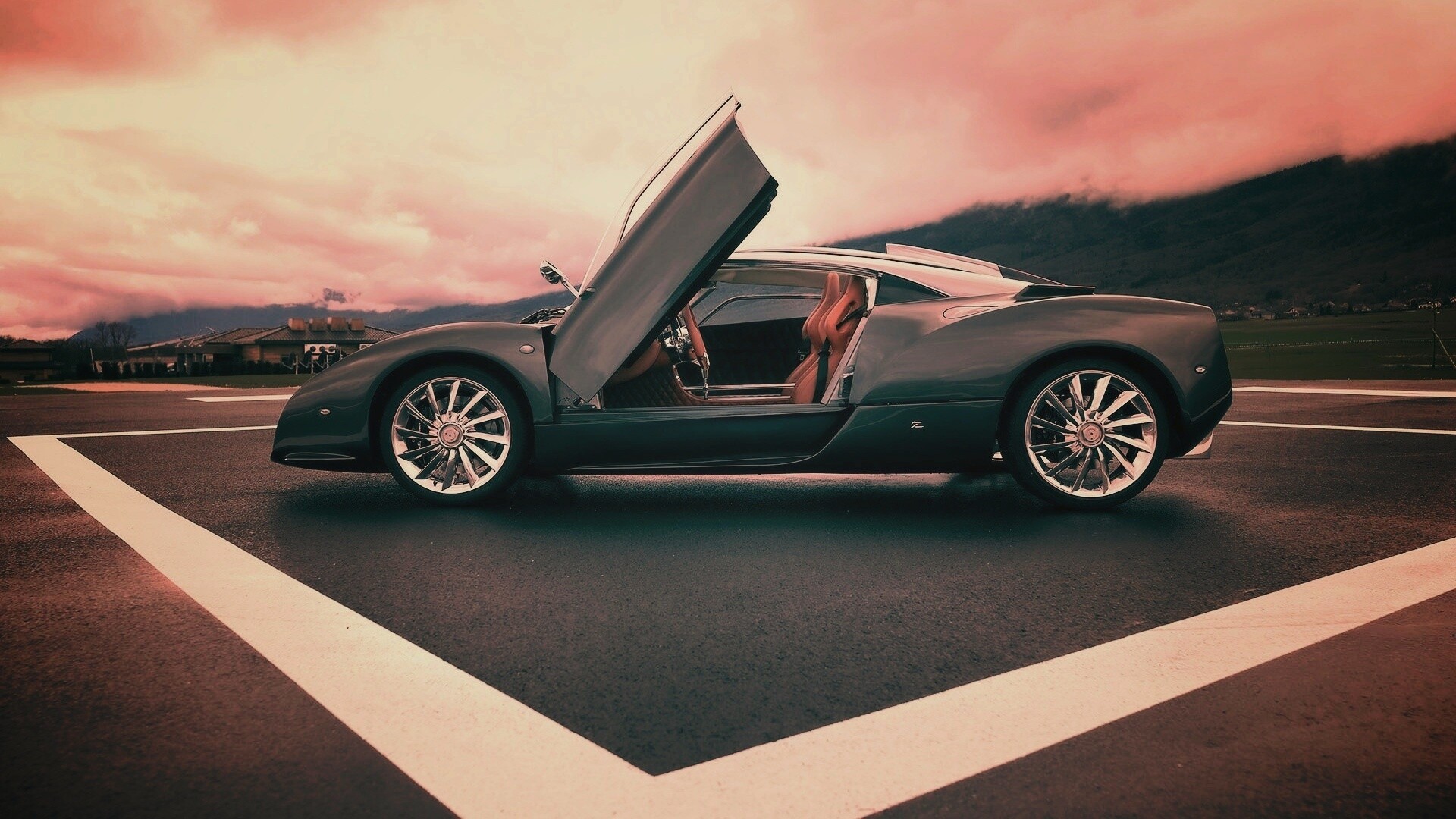 Spyker C12 на аэродроме обои