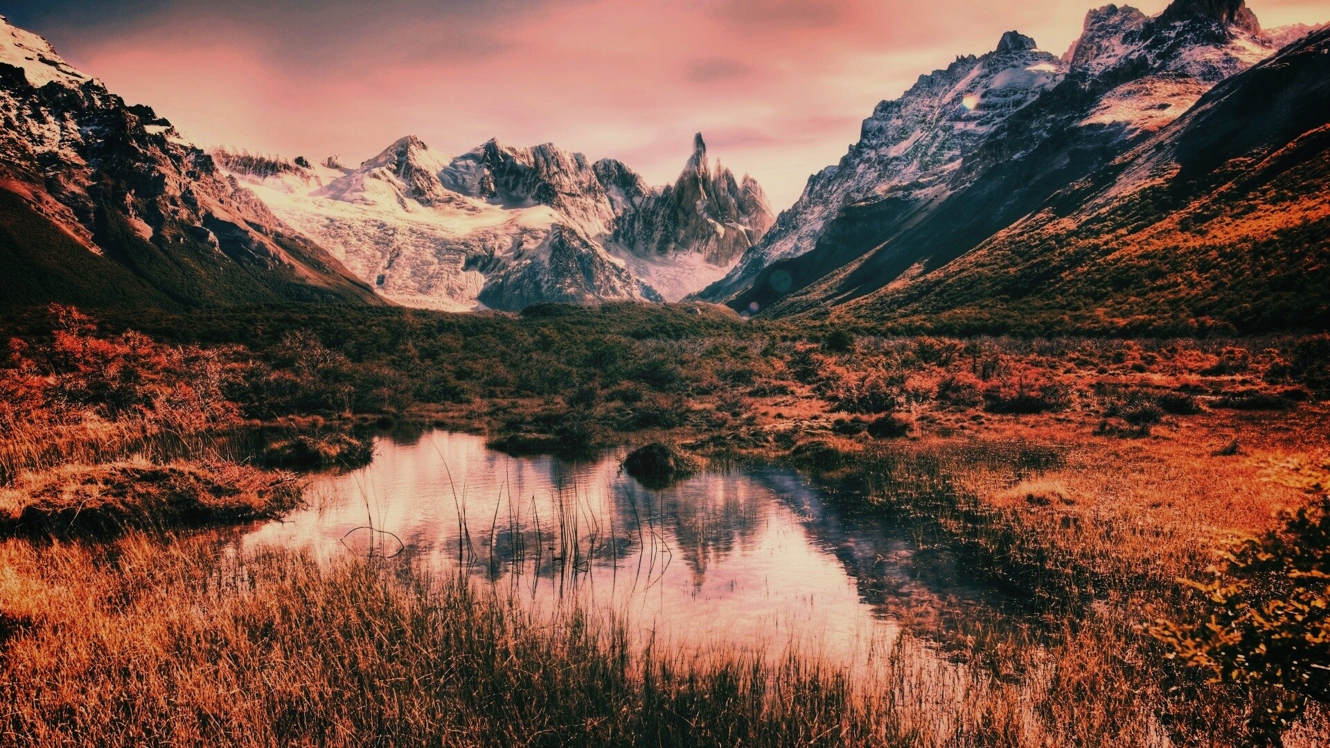 Болота на фоне гор обои