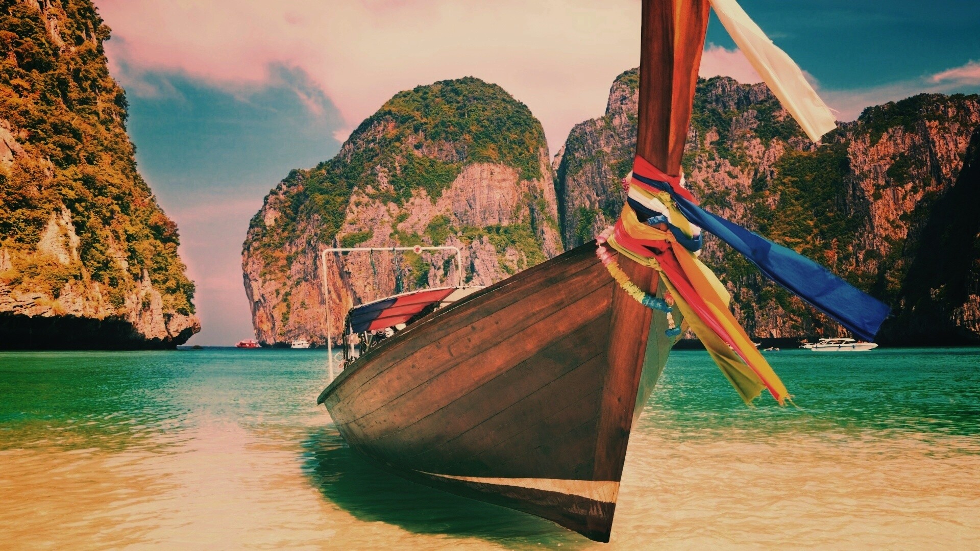 Лодка в райских водах обои