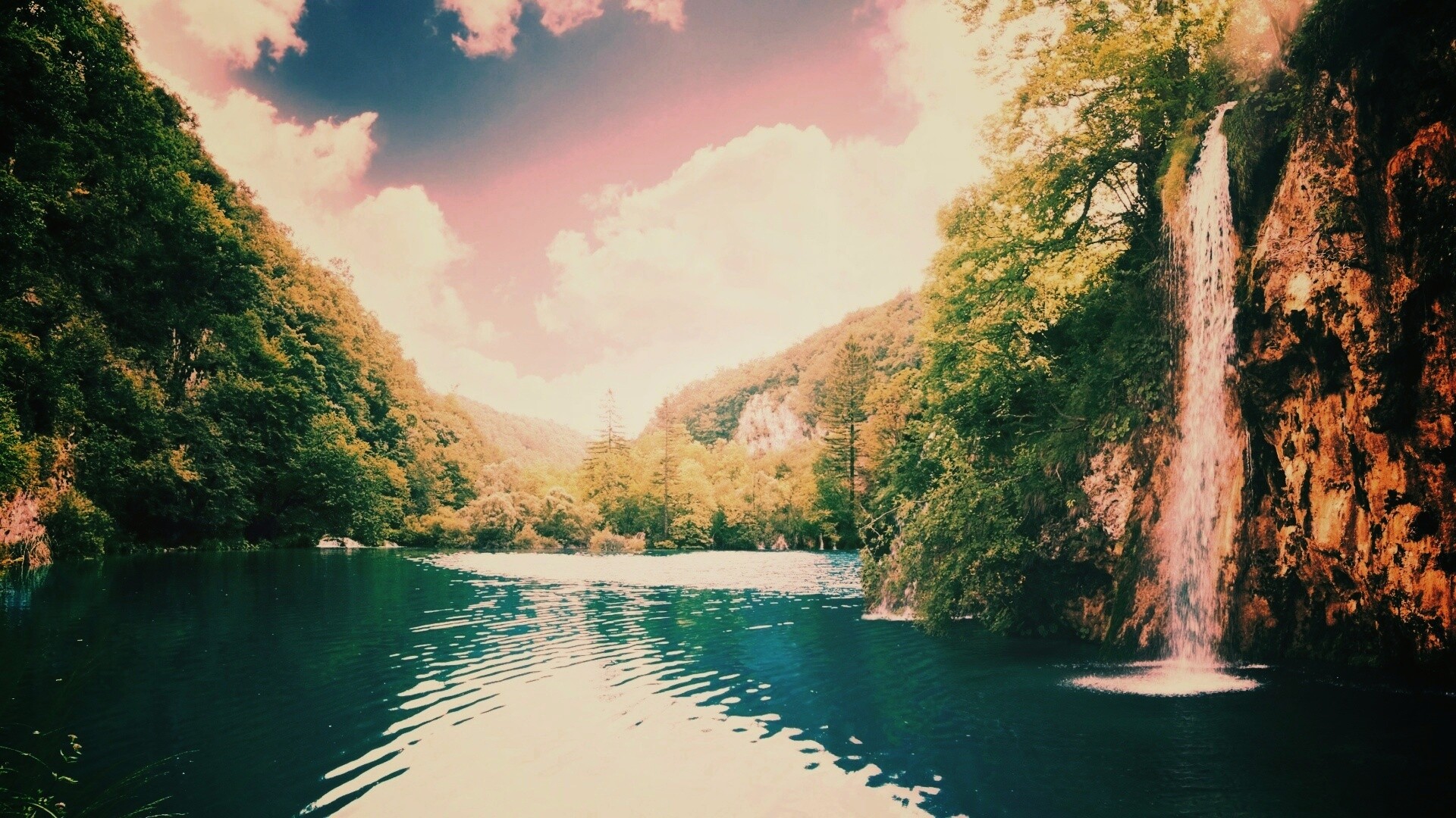 Водопад у реки обои