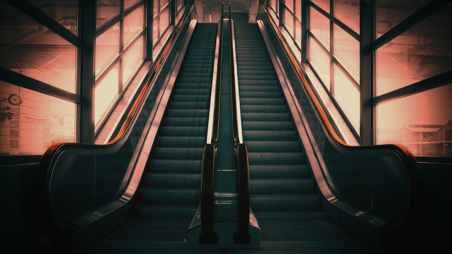 Эскалаторы снизу обои