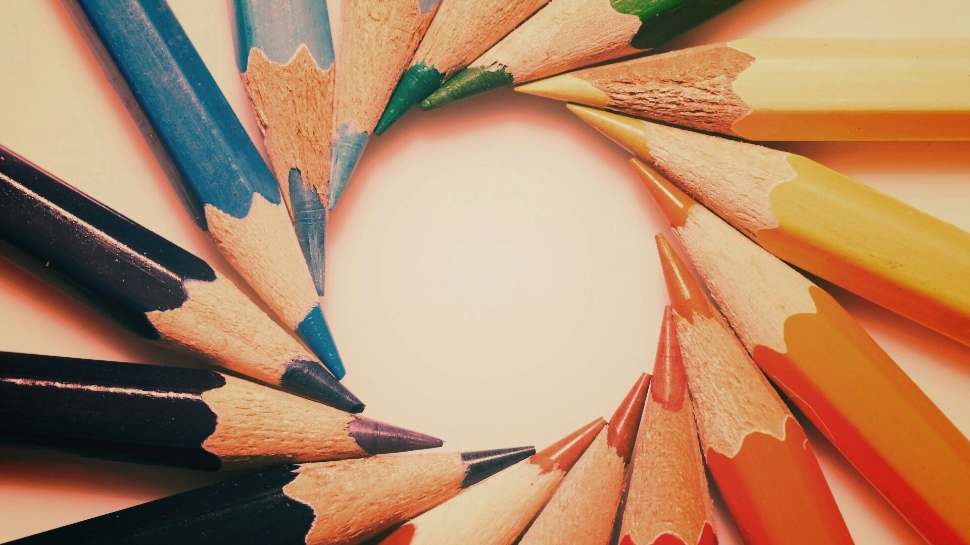 Радуга в карандашах обои