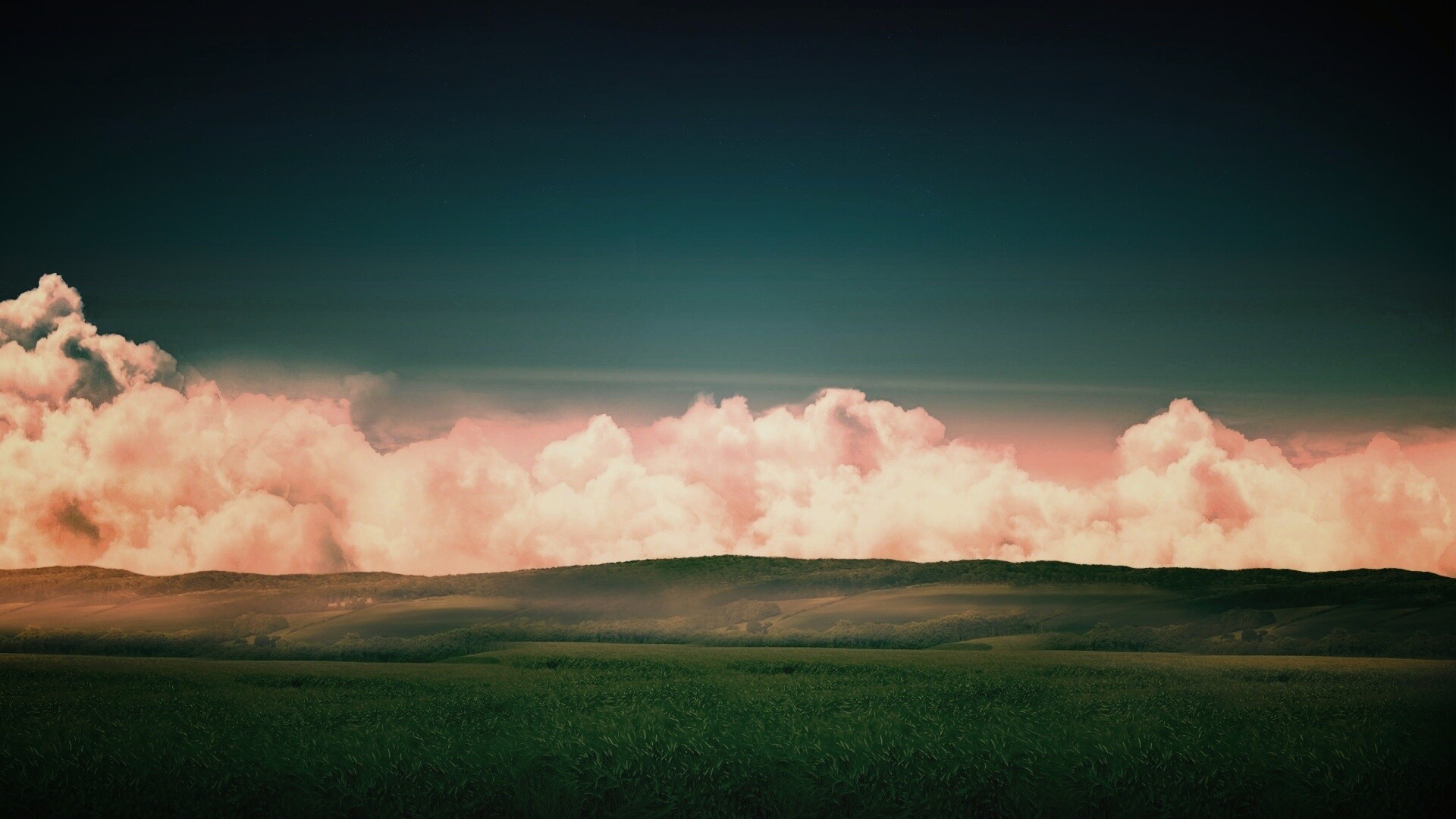 Облака у самой земли обои