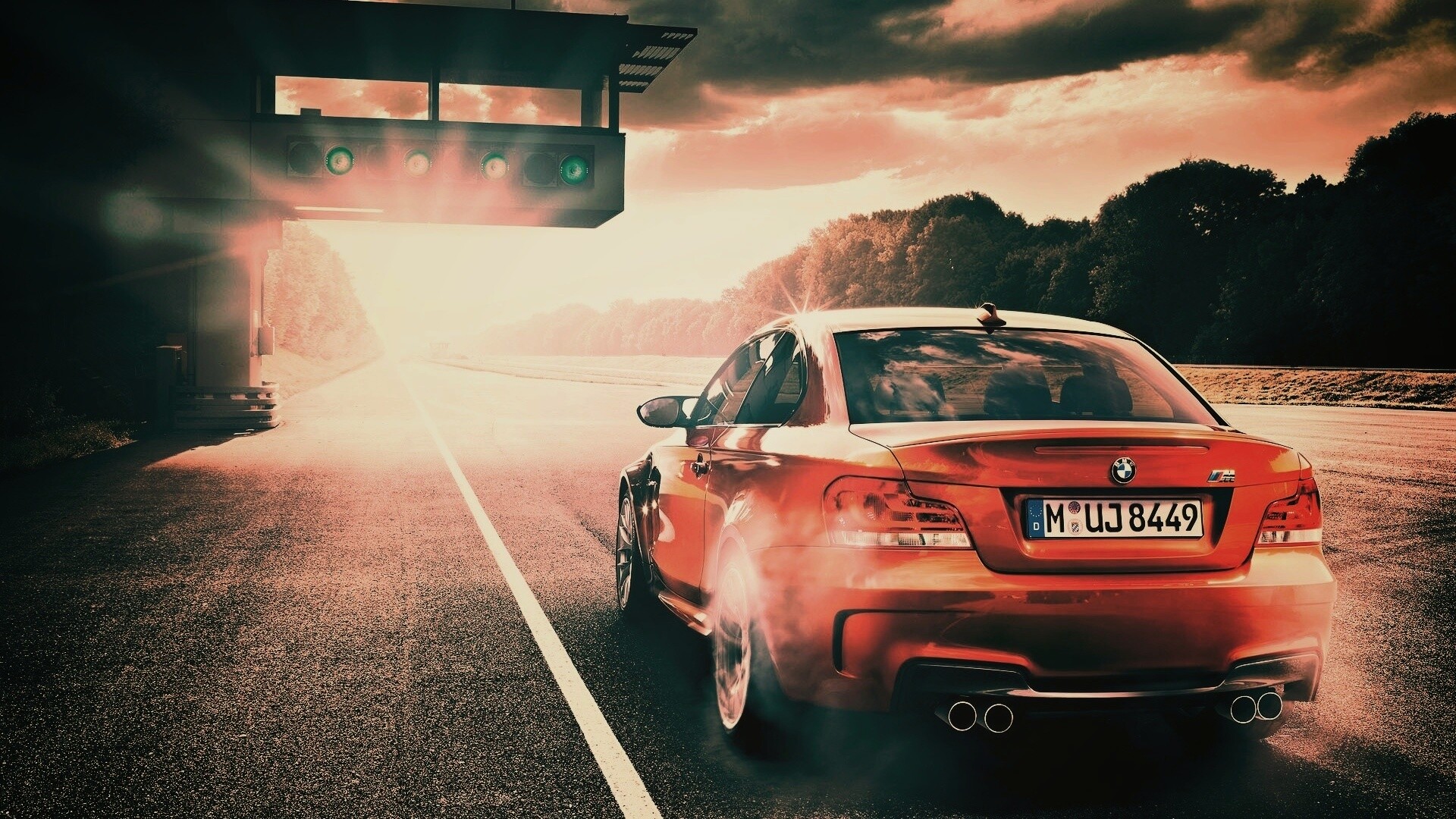 Оранжевый BMW серии M обои