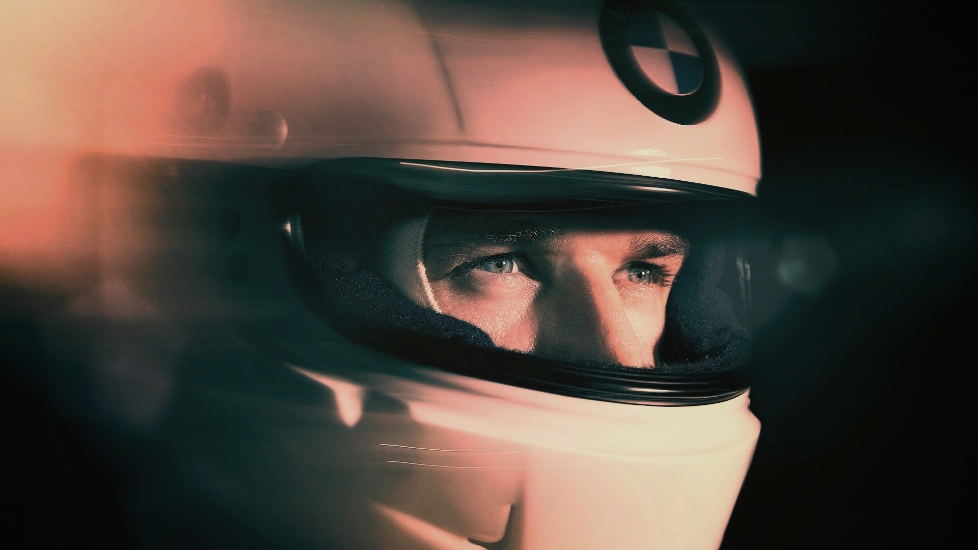 Гонщик BMW обои