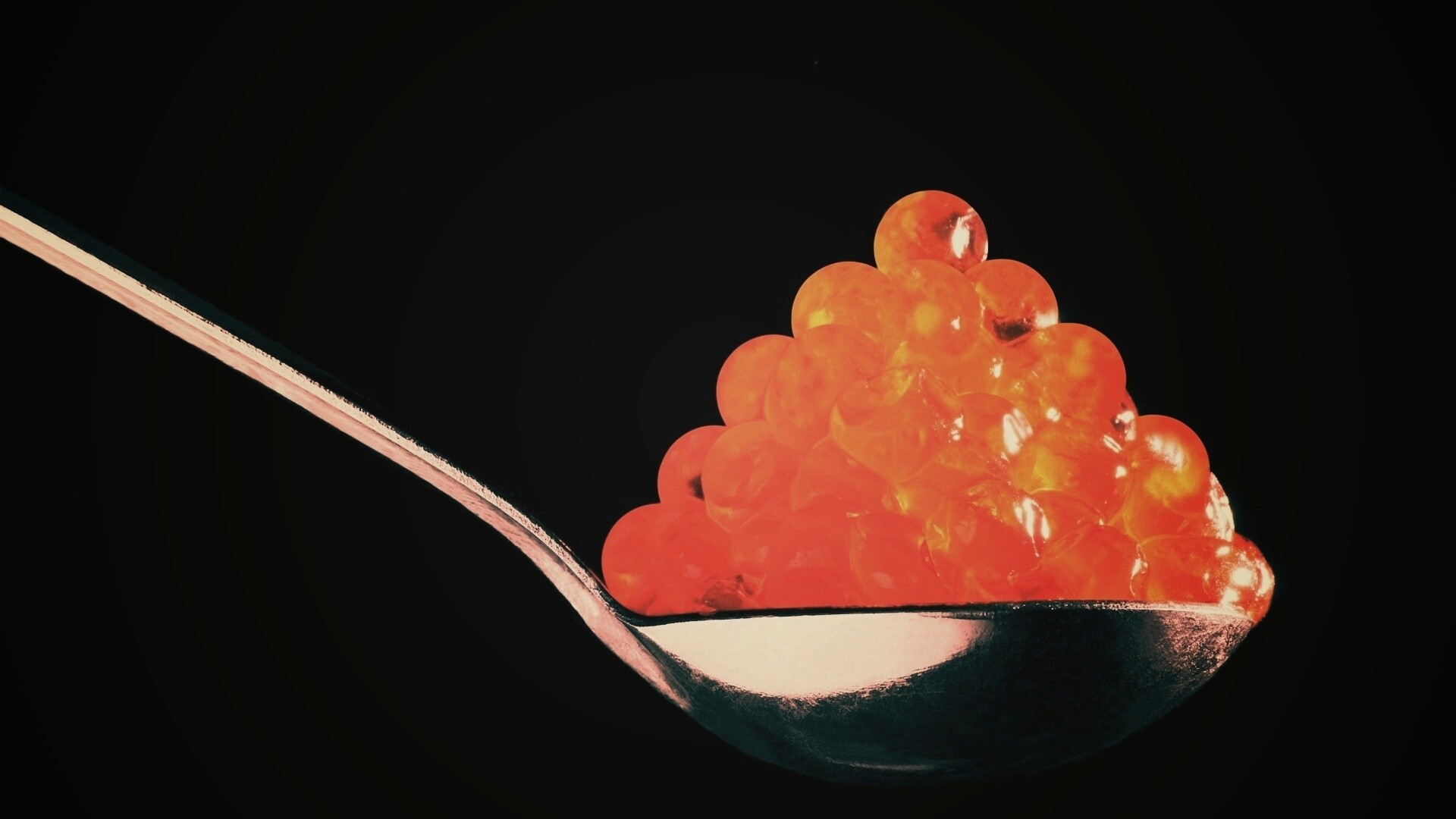 Ложка красной икры обои