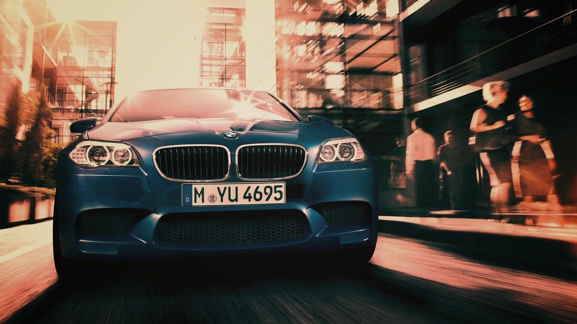 BMW покоряет городскую улицу обои