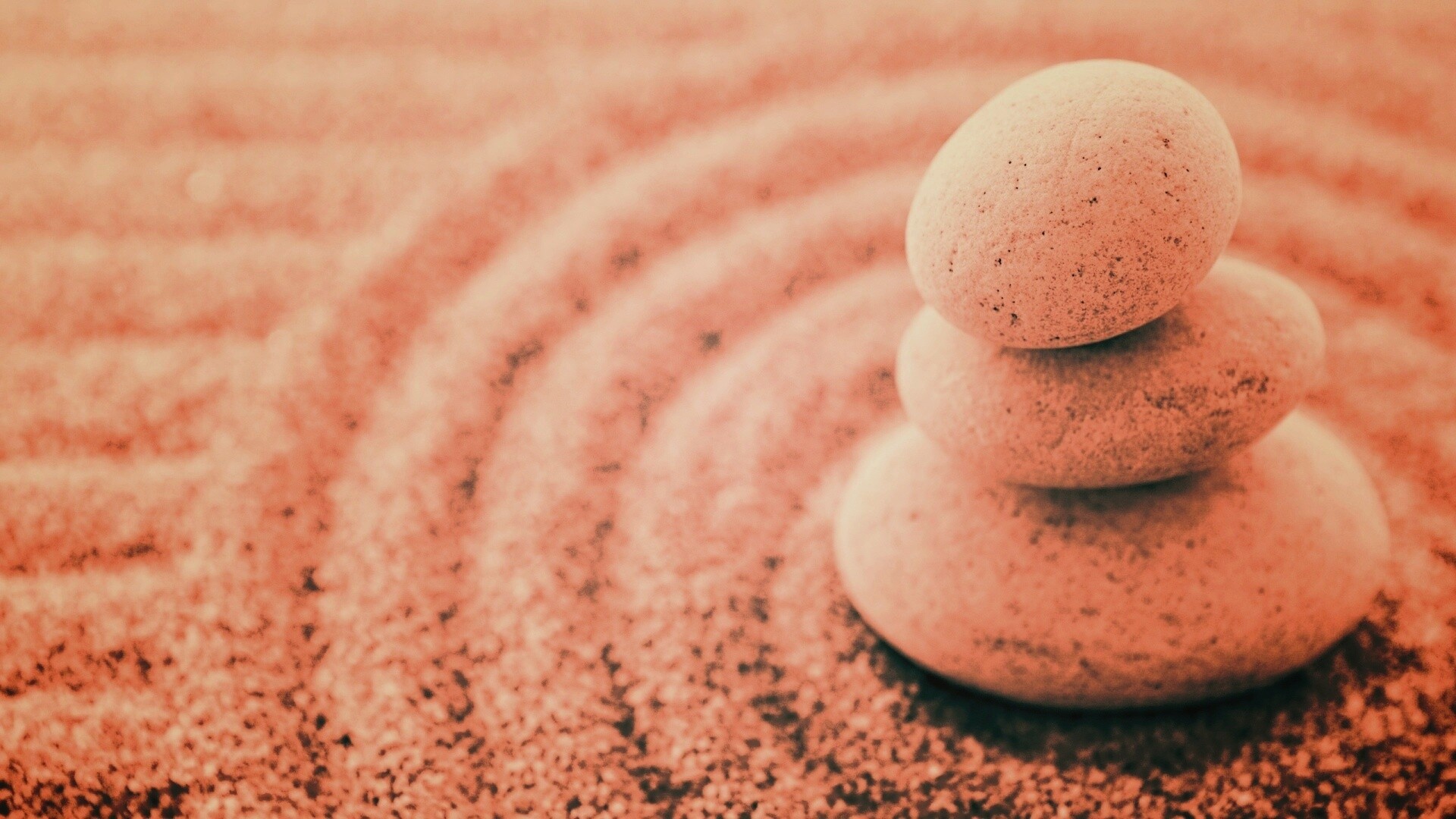 Пирамидка в саду камней обои