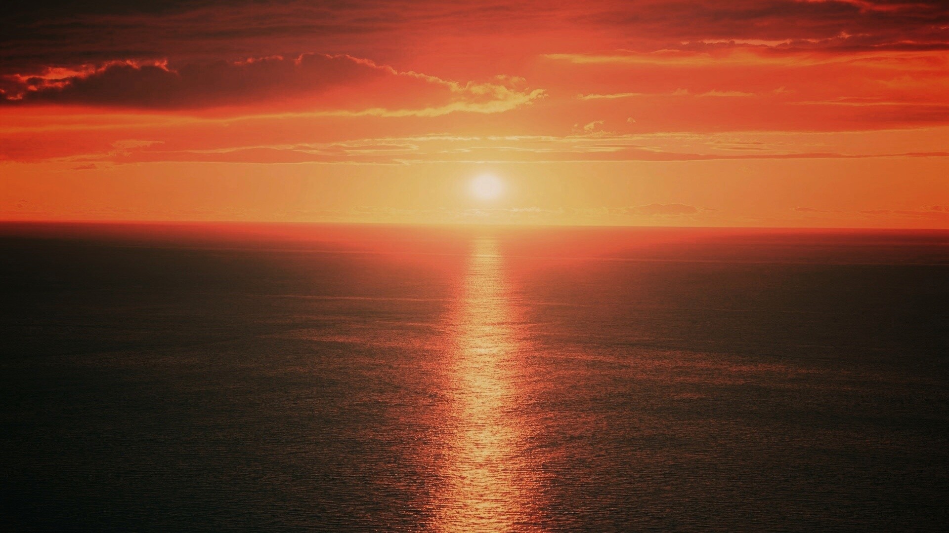 Закат и его отражение в море обои