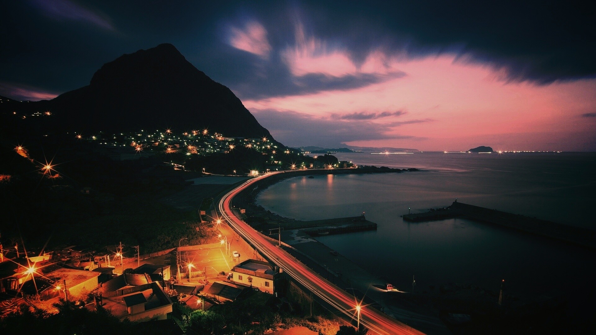 Городок у моря обои