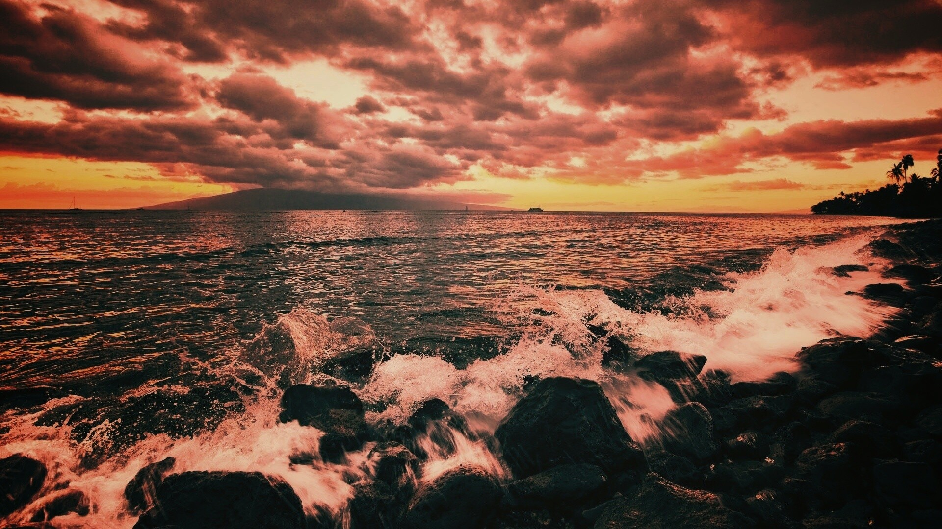 Неспокойно синее море.. обои