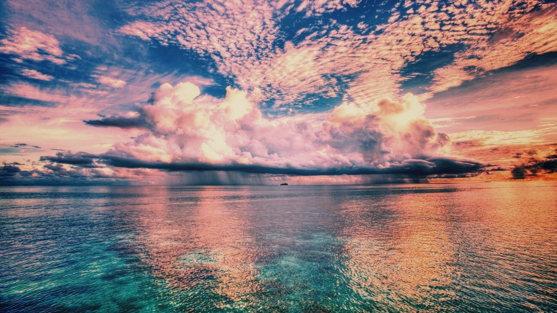 Тучи над морем обои