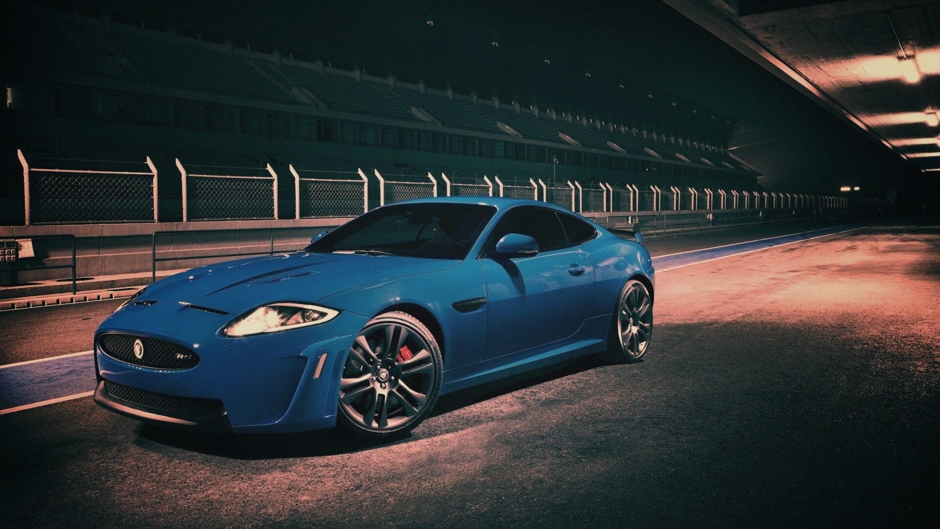 Синий спорткар на гоночном треке обои
