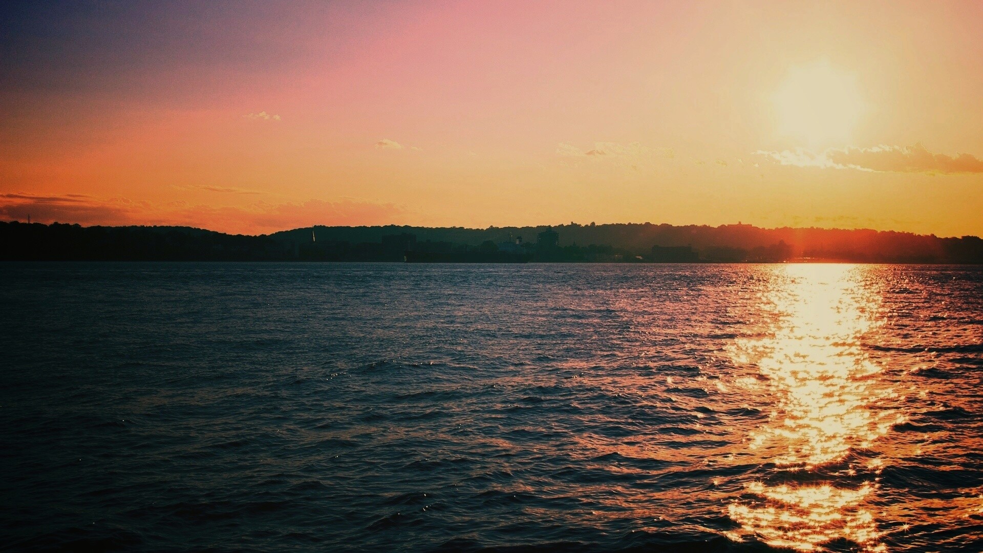 Красивое закатное озеро обои