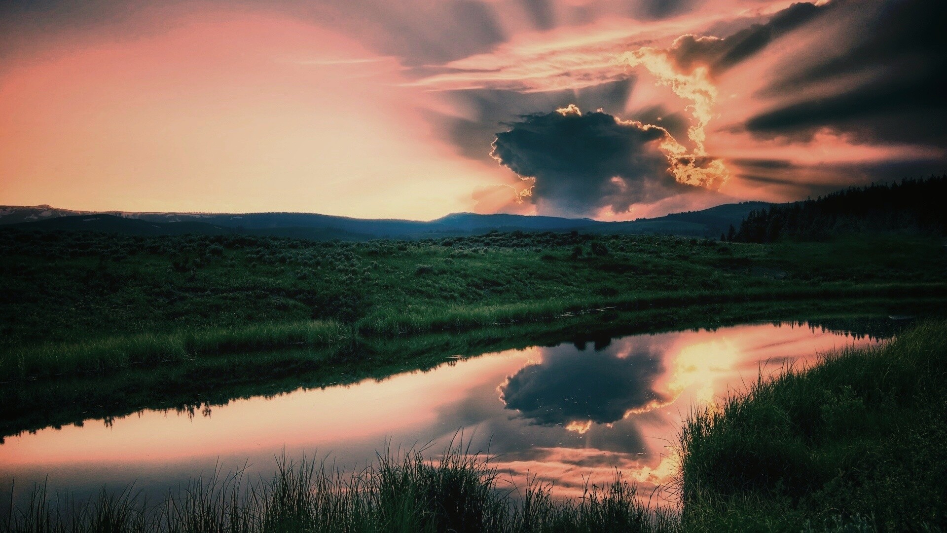Облако над лугом обои