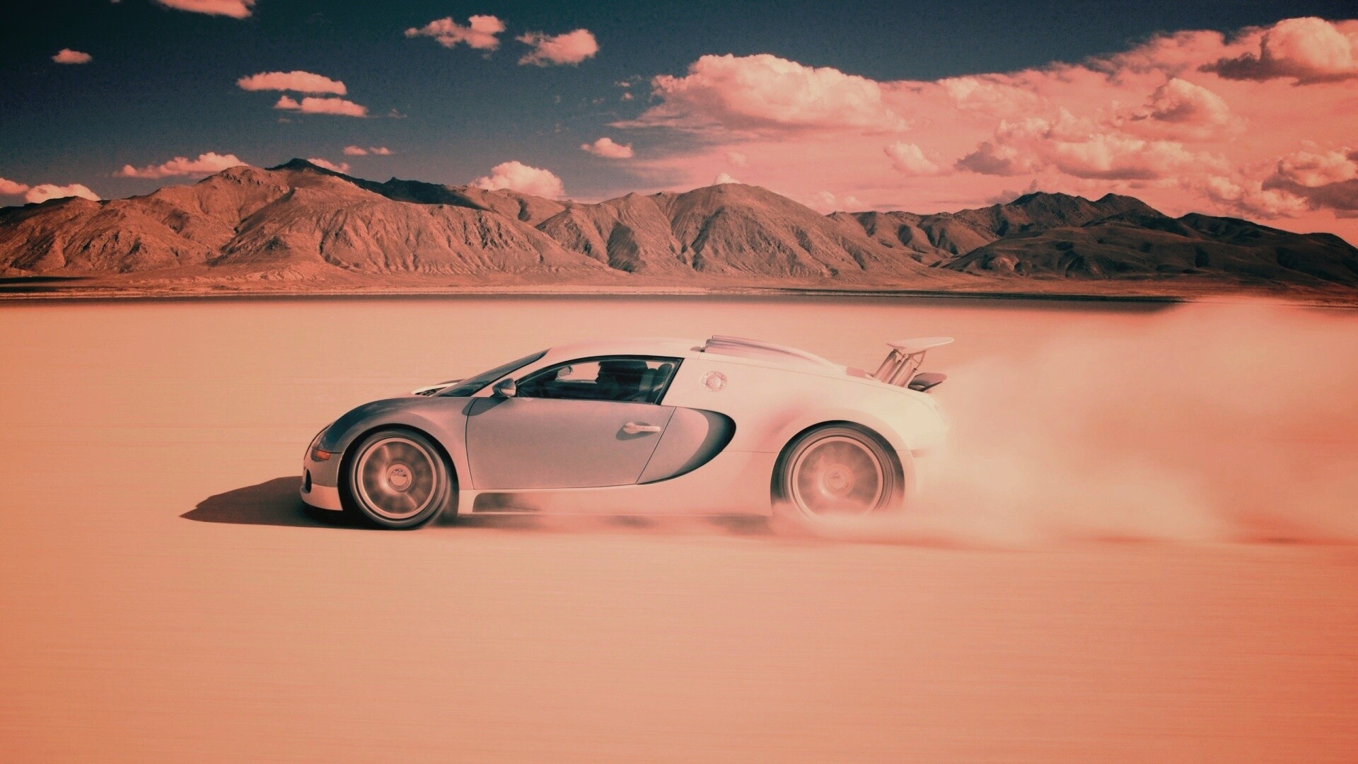 Бугатти в долине обои