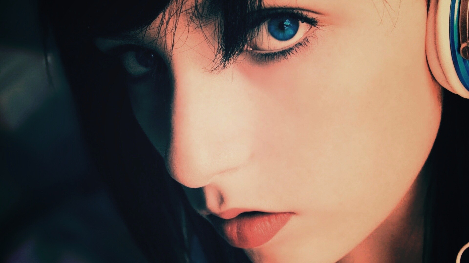 Наушники и девушка обои