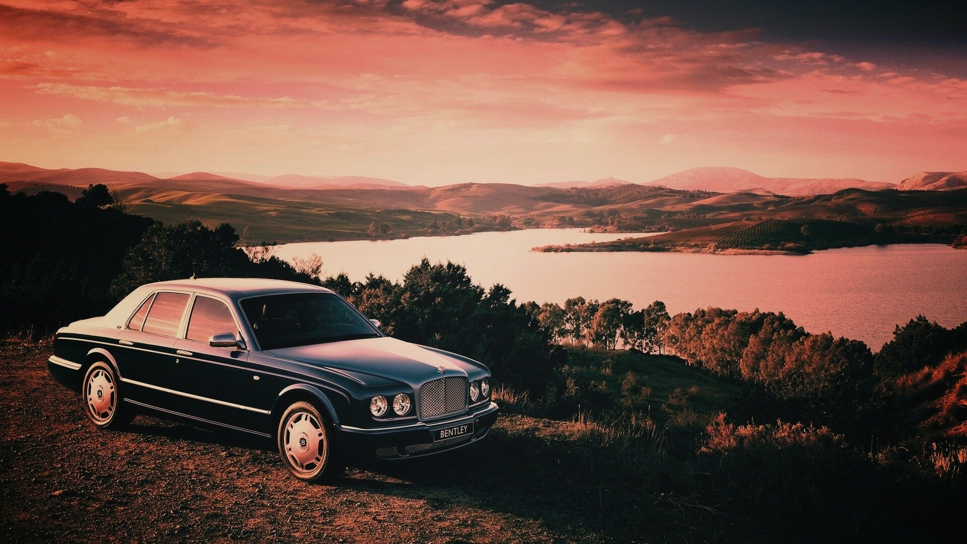 Бентли у озера обои