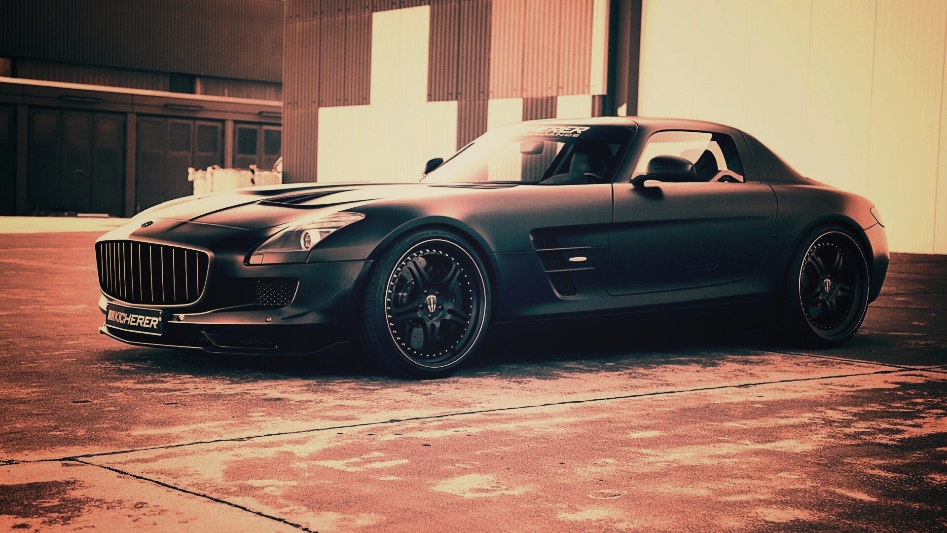 Черный спорткар обои