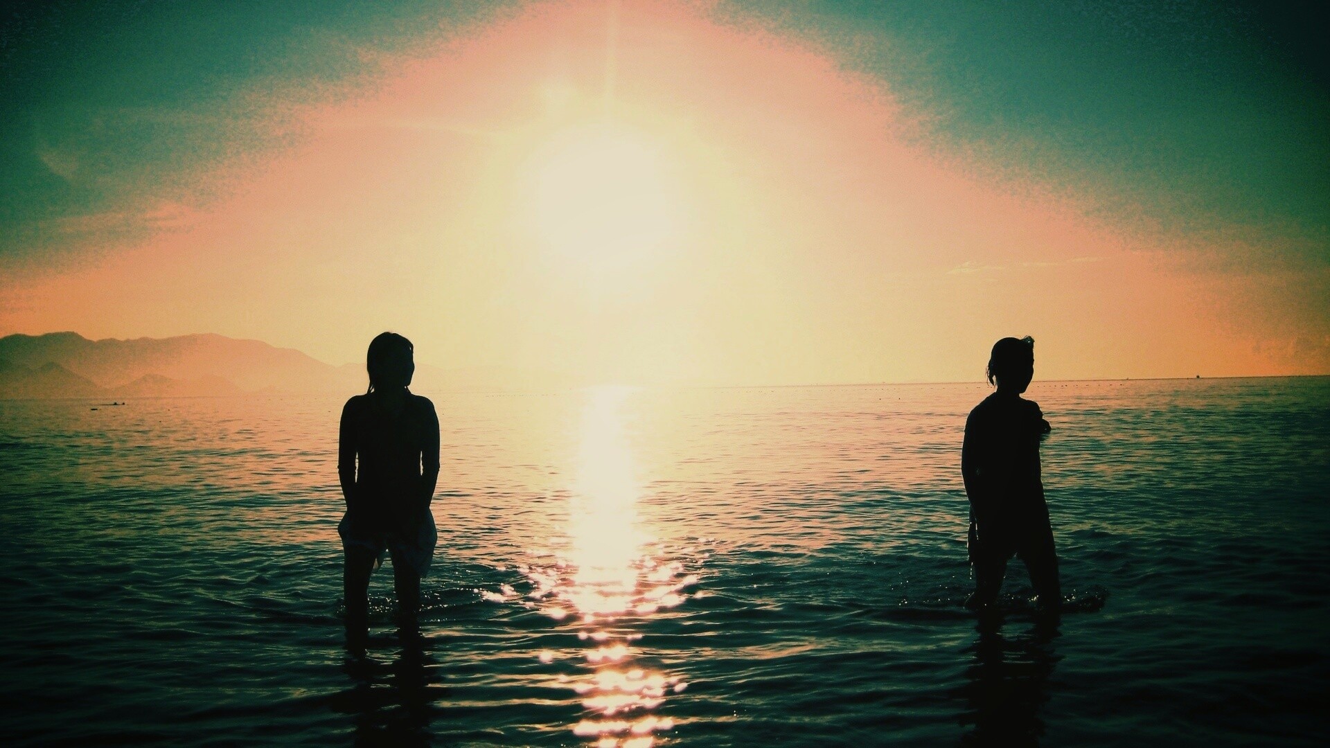 Море, солнце, девушки обои