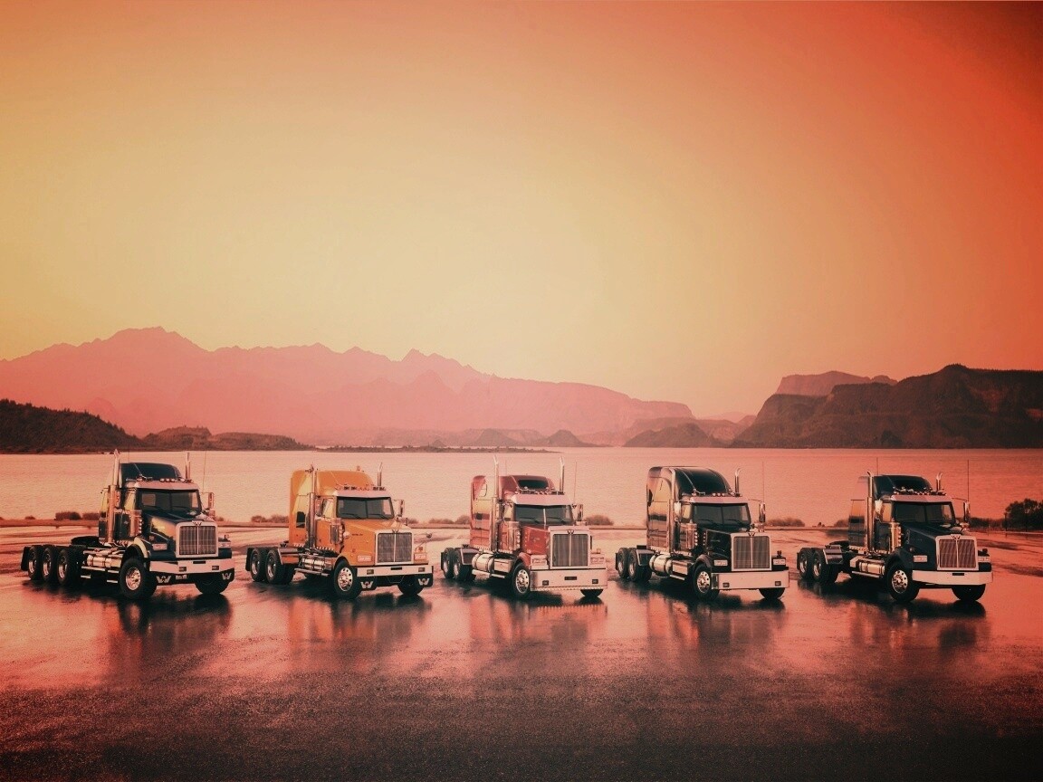 Тягачи на фоне озера обои