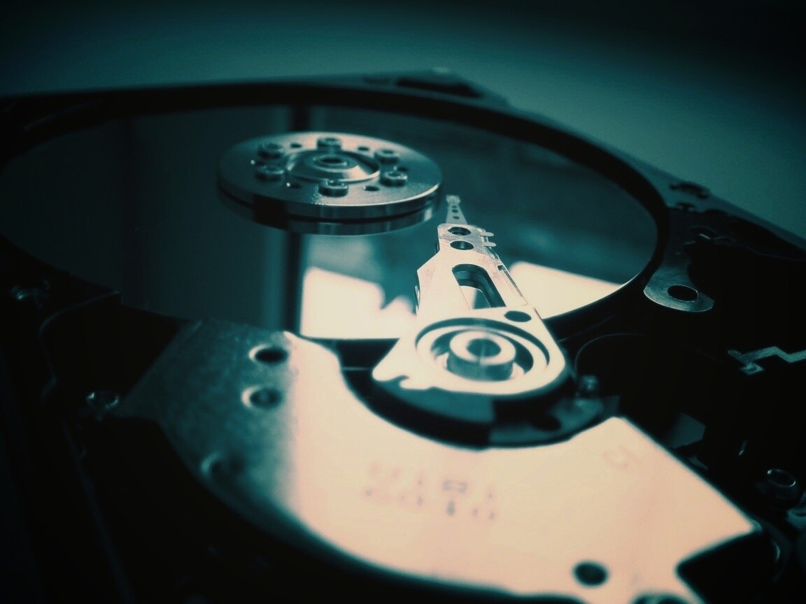 Разобранный жесткий диск обои