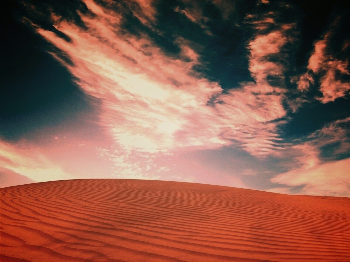 Облака над пустыней обои
