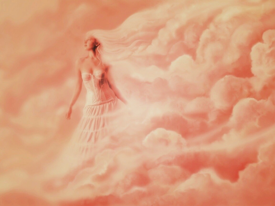 Девушка на облаках обои