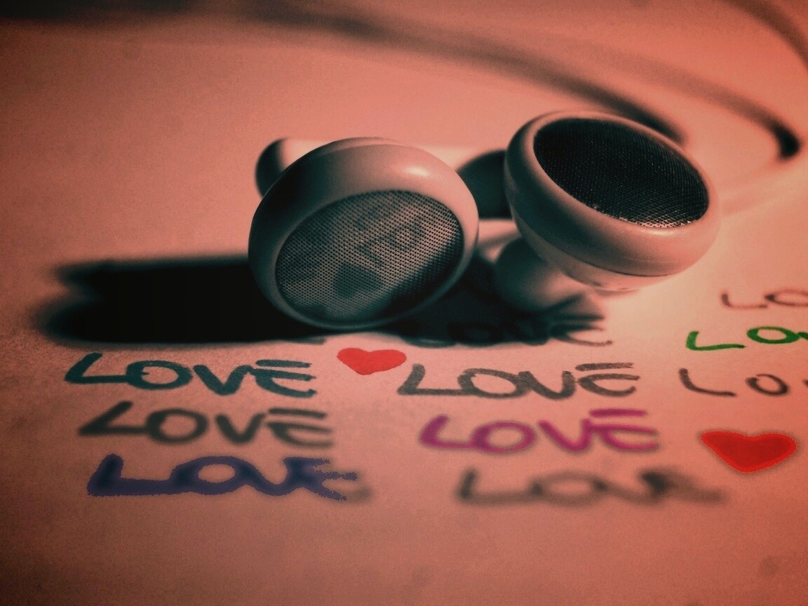 Наушники и любовь обои
