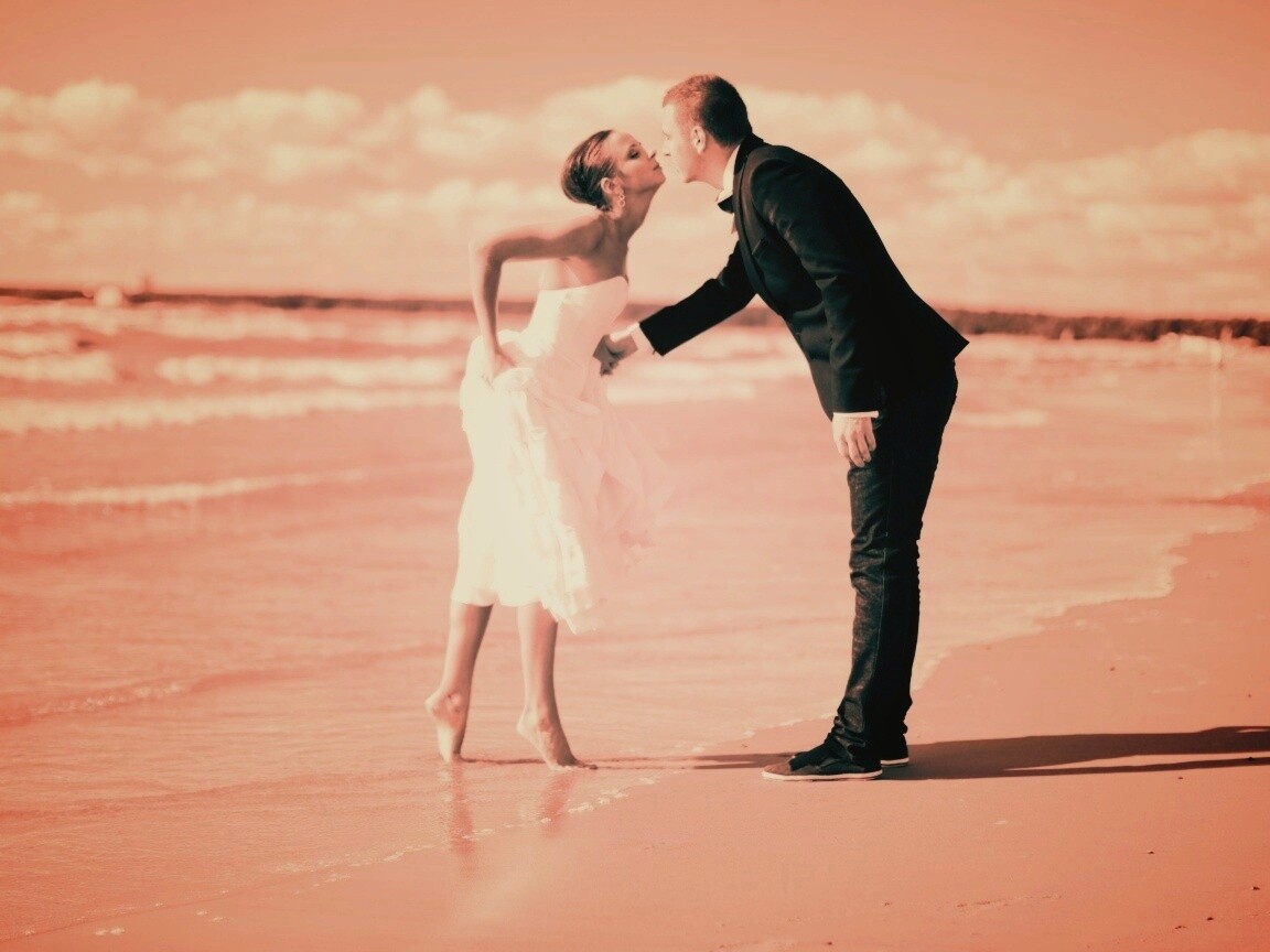 Поцелуй на пляже обои