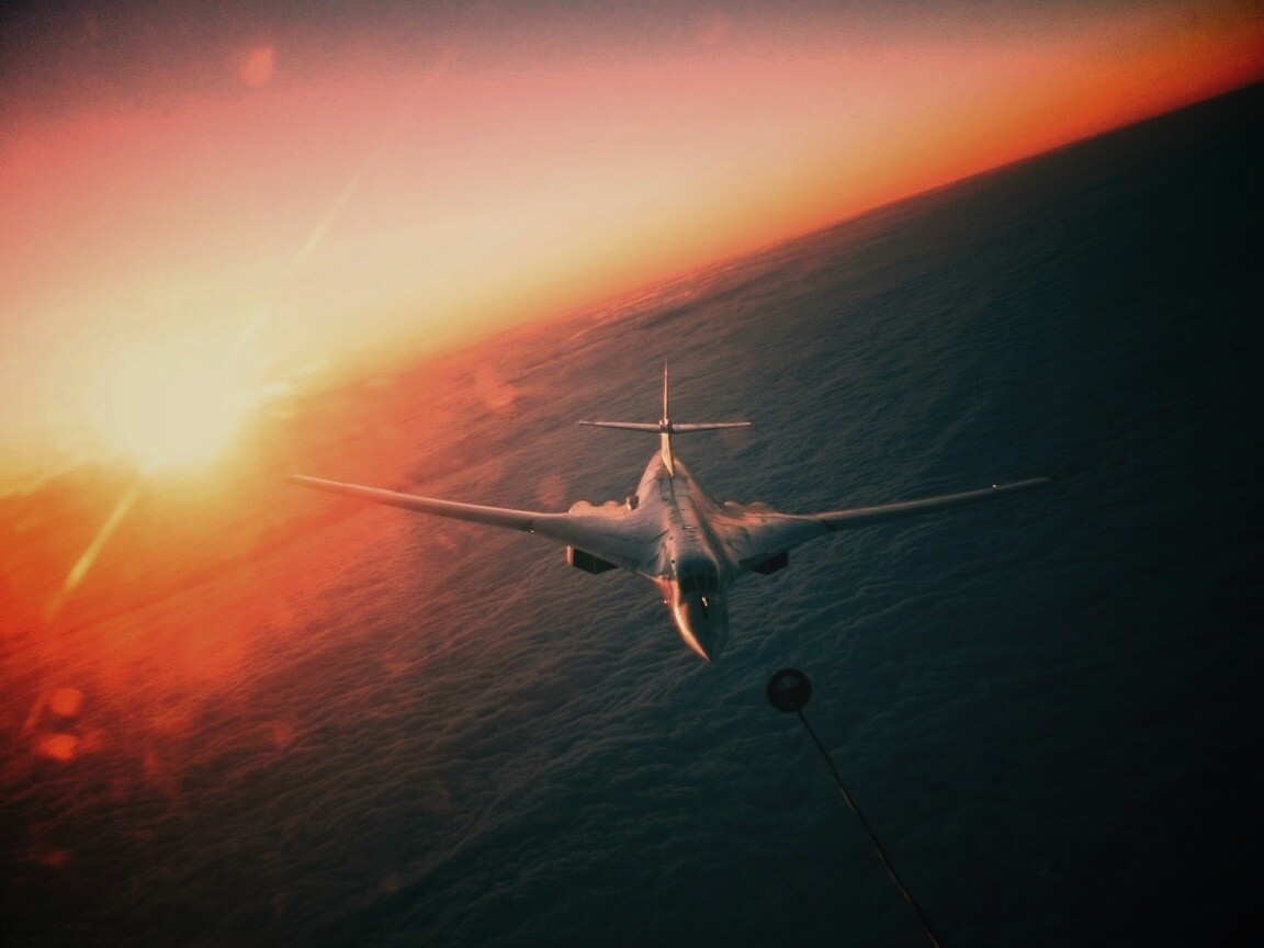 Ту 160 над облаками обои