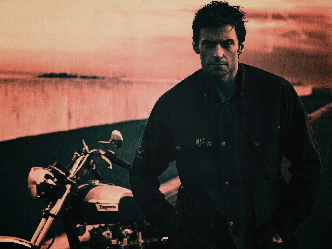 Хью Джекман с мотоциклом обои