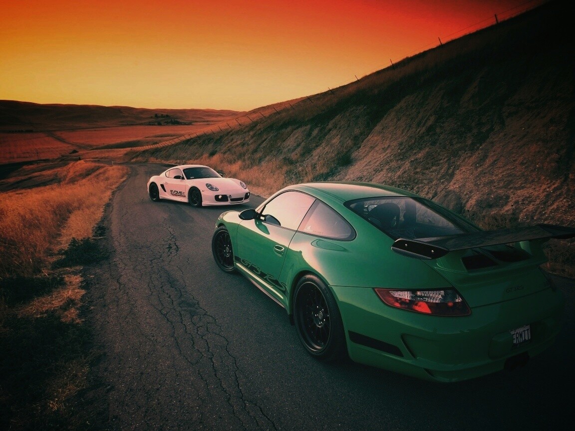 Два порша на горной дороге обои