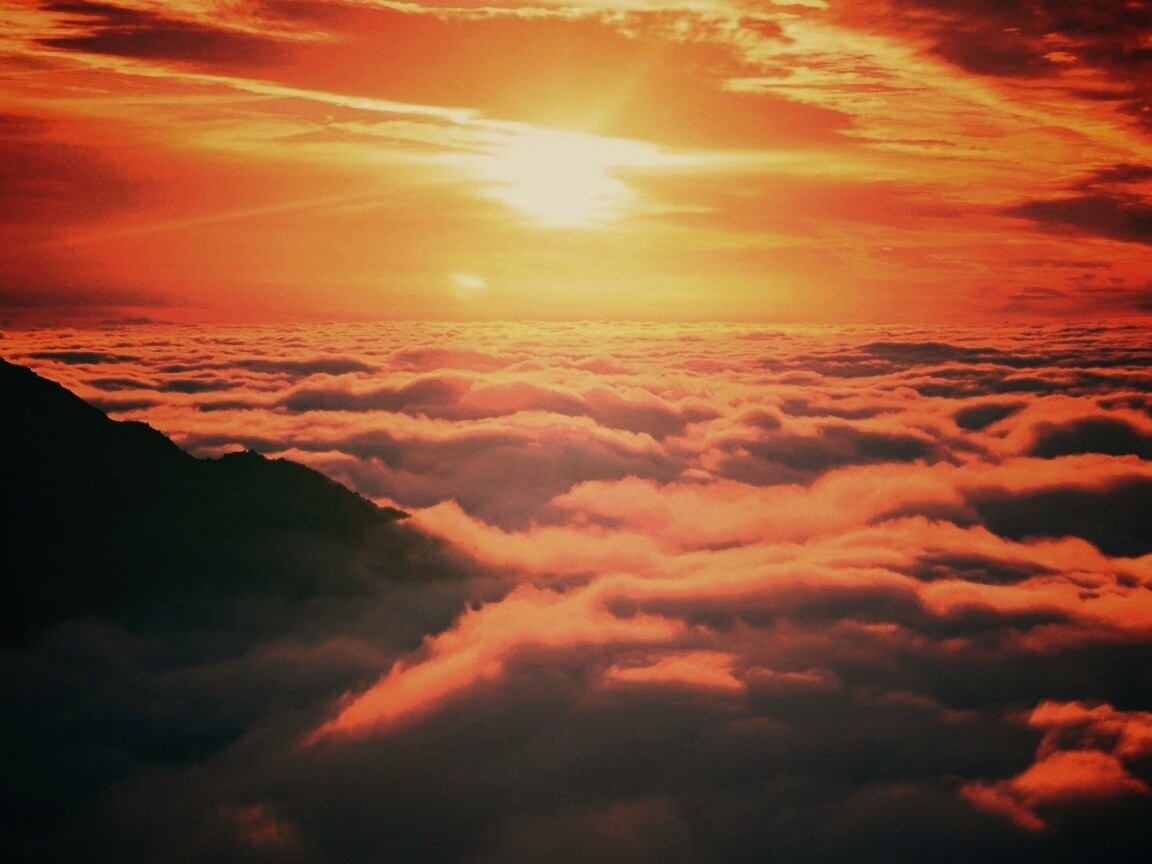 Горы выше облаков обои