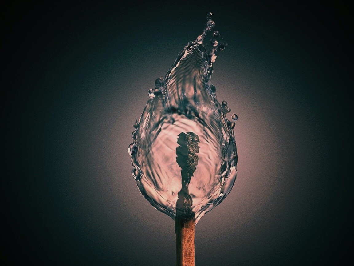 Водяное пламя спички обои