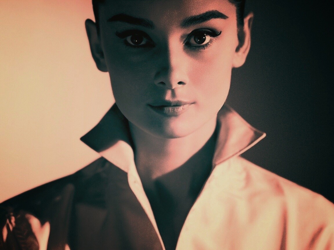 Одри Хепберн в grayscale обои