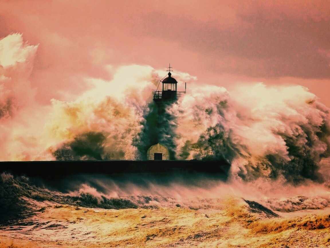 Маяк в шторм обои