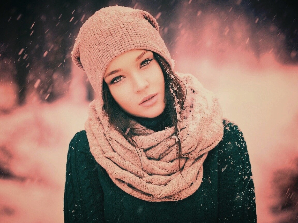 Девушка в снегопад обои