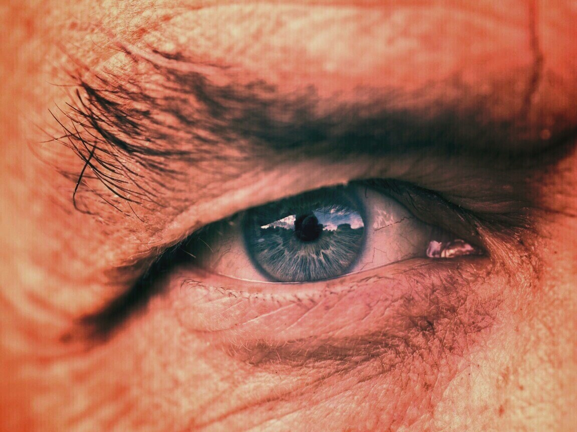 Глаз пожилого человека обои