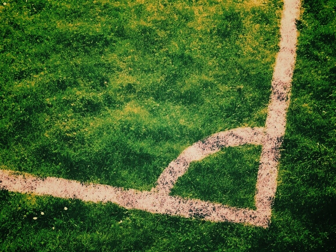 Угол футбольного поля обои